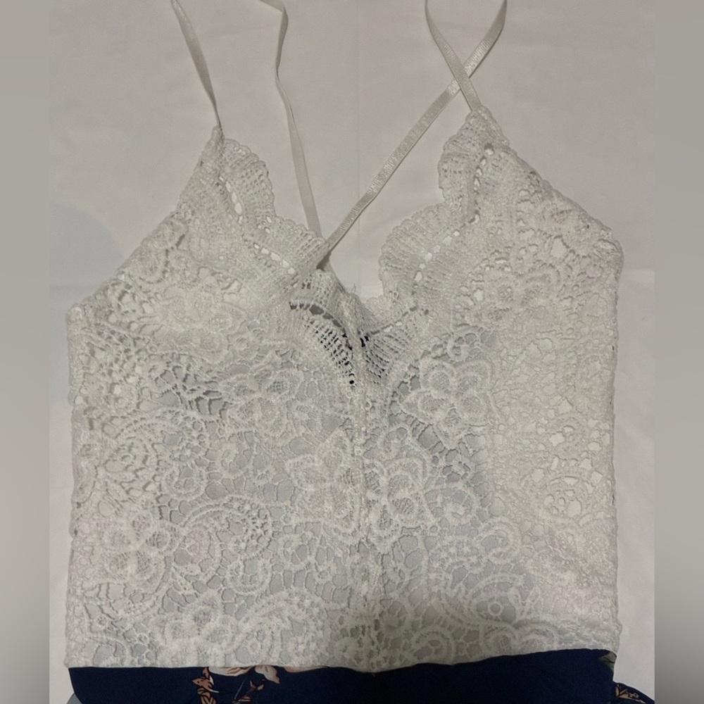 LACE FLORAL ROMPER - Picture 2 of 8